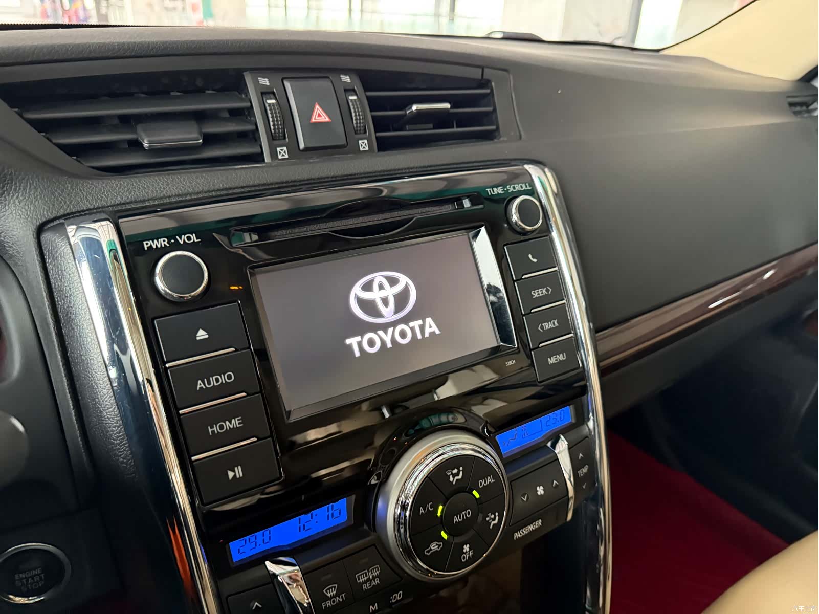 Toyota 2.5V, 2015 24
