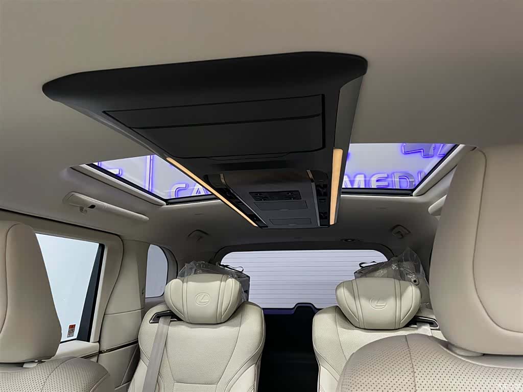 Lexus LM, 2024 13