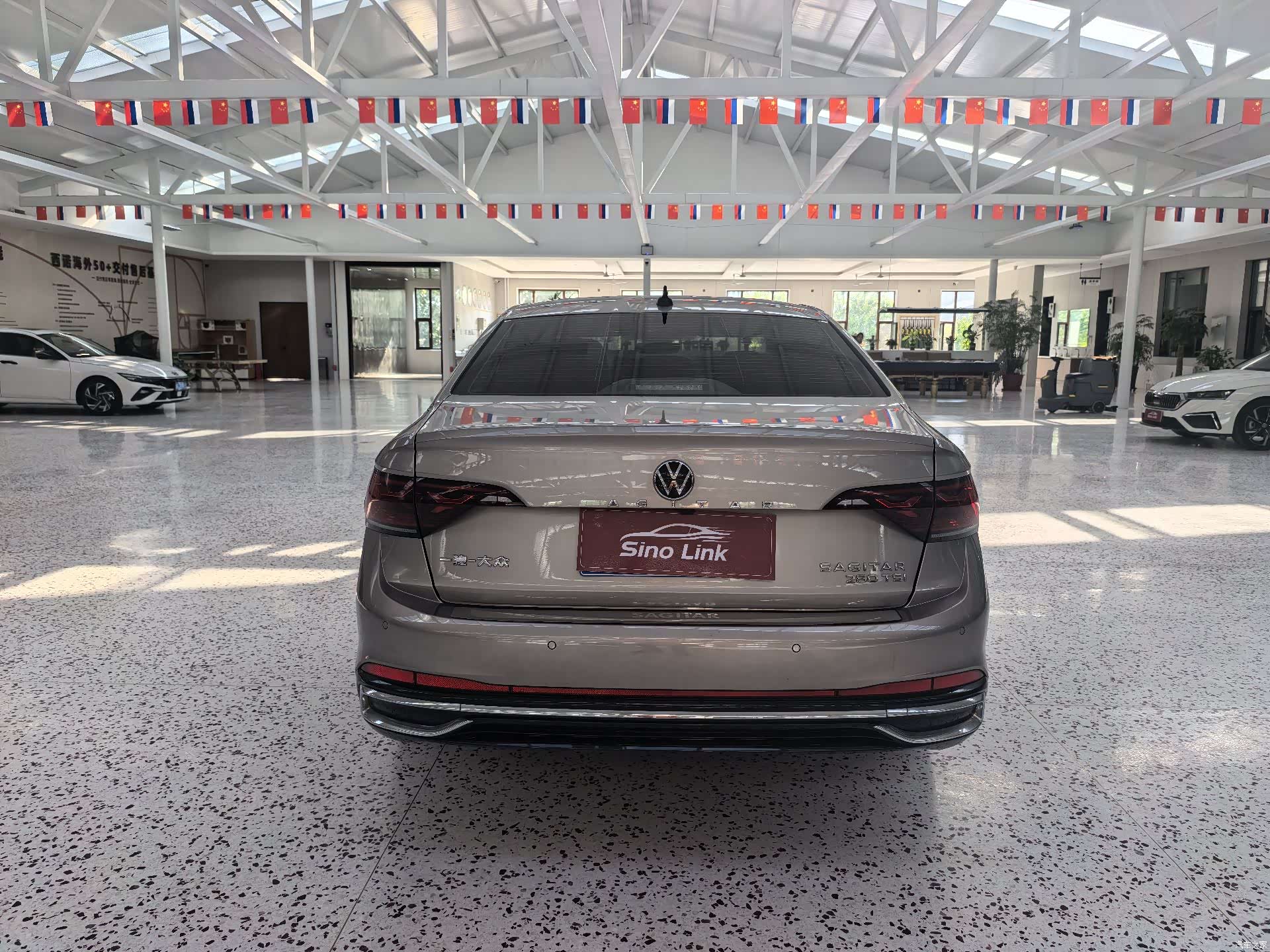 Volkswagen Sagitar, 2023 4