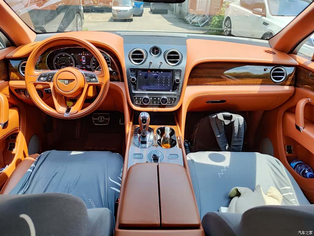 Bentley Bentayga, 2019 4