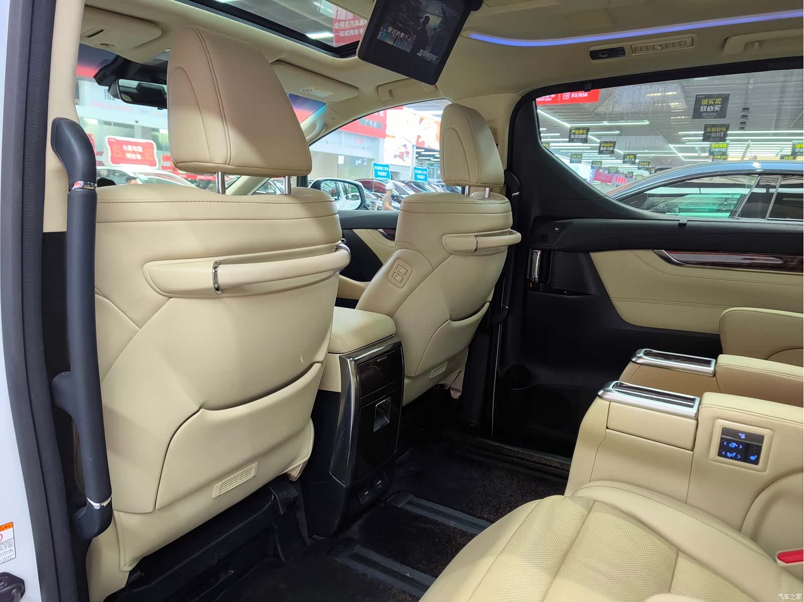 Toyota Alphard, 2020 16