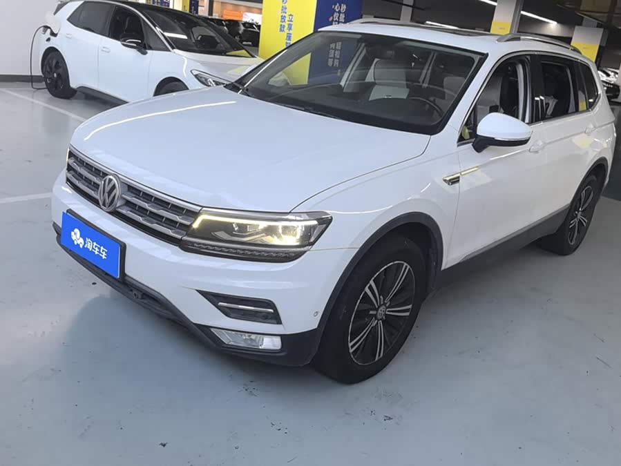 Volkswagen Tiguan L 2017, фото 1
