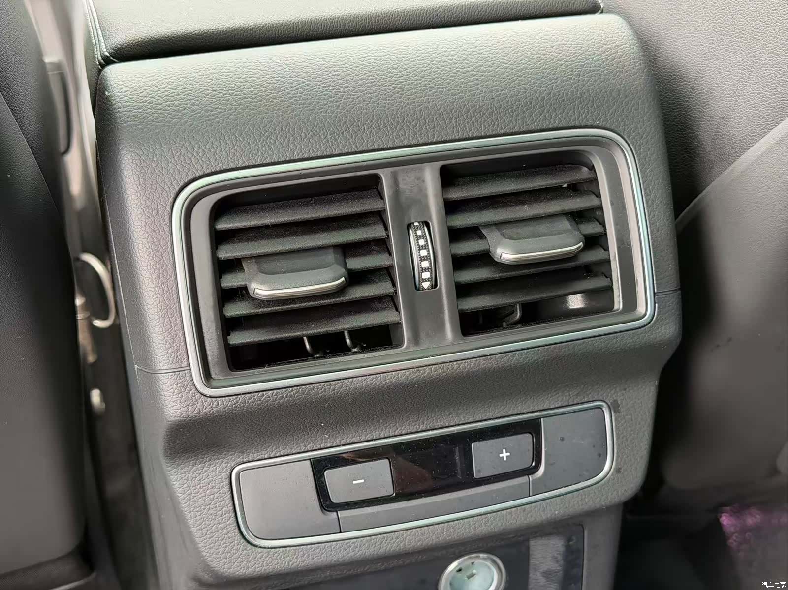 Audi Q5L, 2022 13