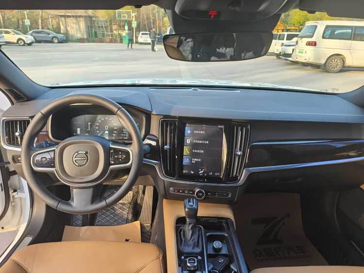 Volvo S90