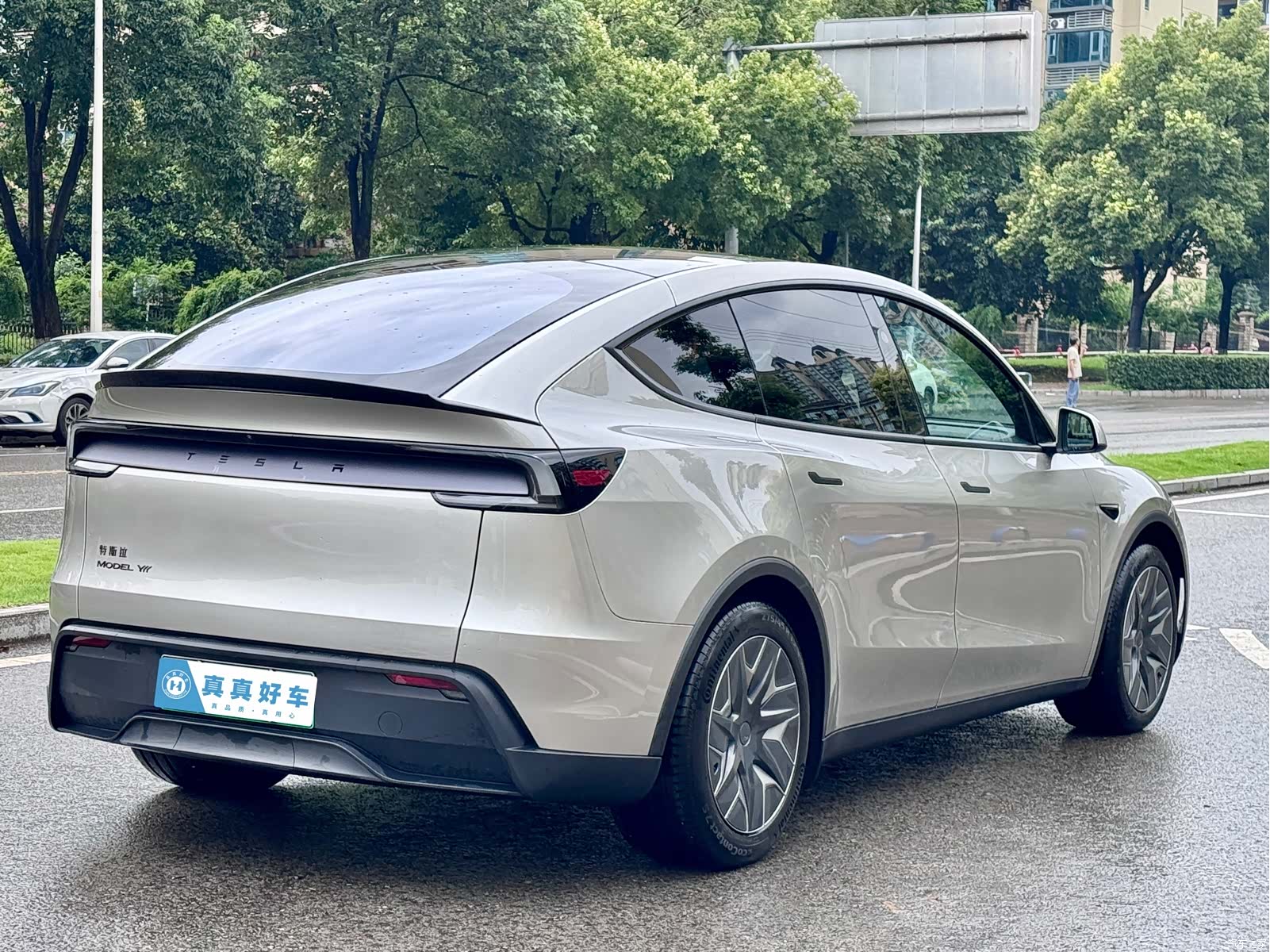 Tesla Model Y, 2025 4
