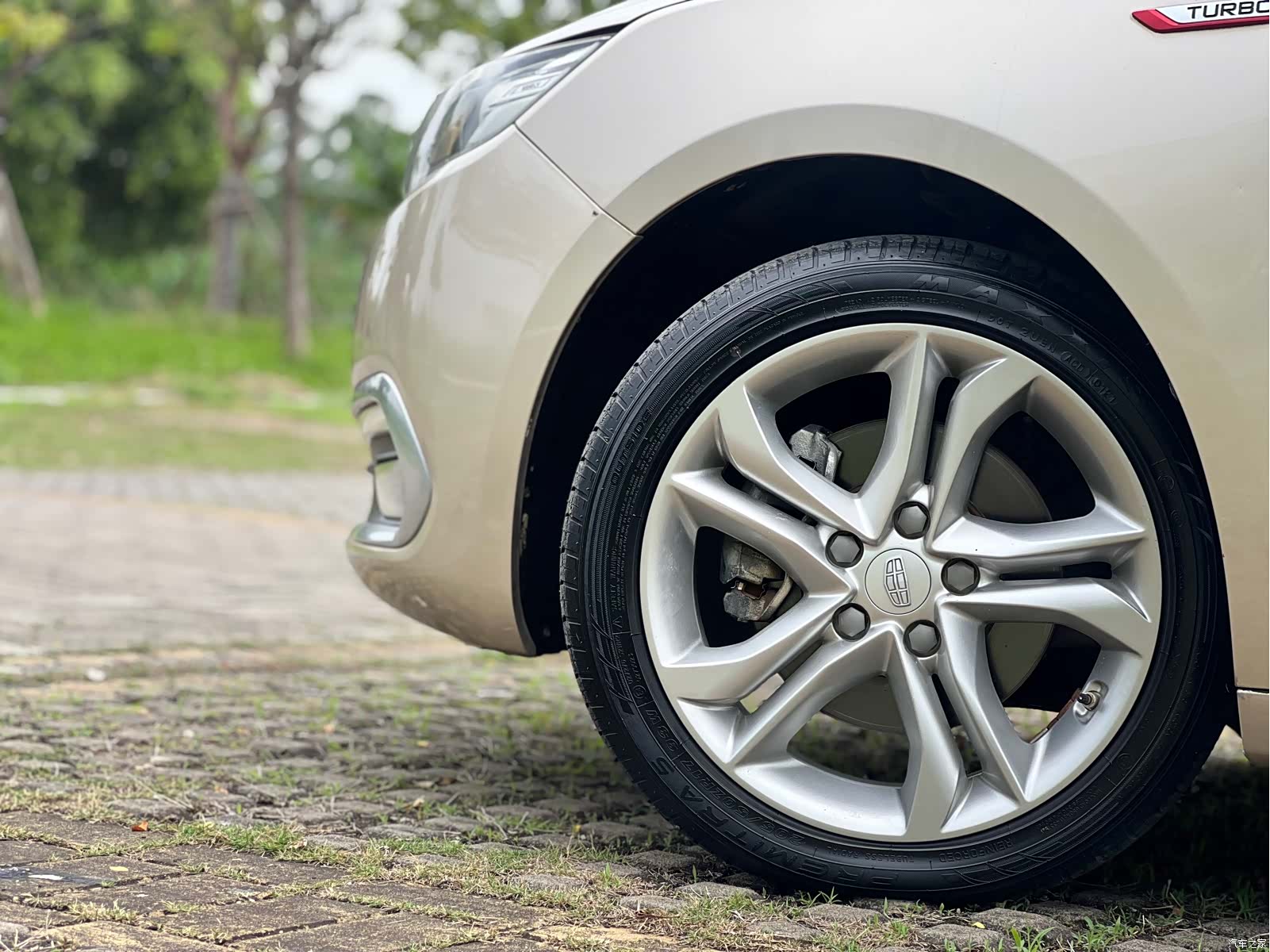 Geely Emgrand, 2017 17