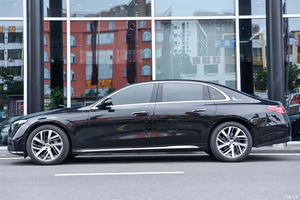 Mercedes-Benz E-Class, 2024 3