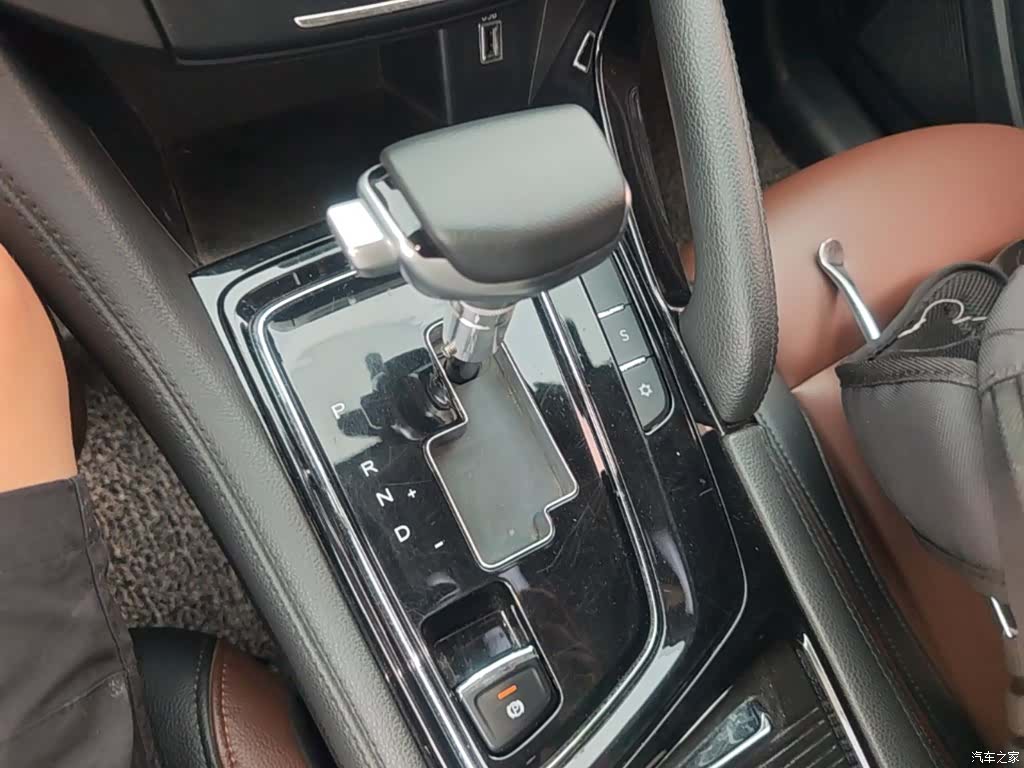 DongFeng AX7, 2018 14