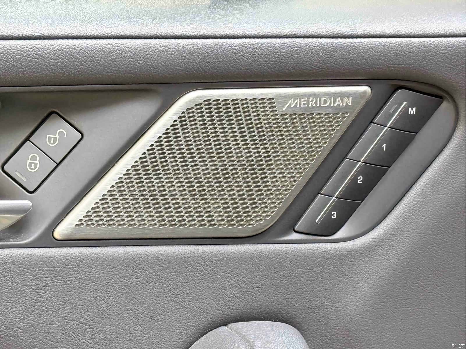 Jaguar I-PACE, 2019 9