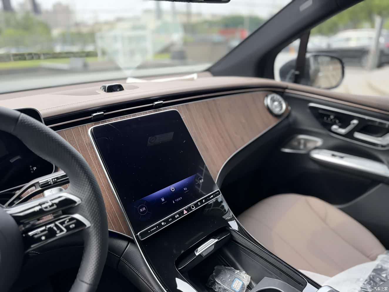 Mercedes-Benz EQE, 2025 11