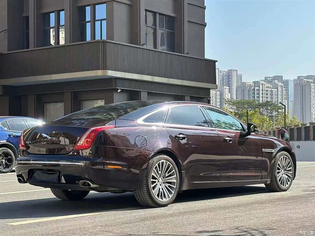 Jaguar XJ, 2010 11