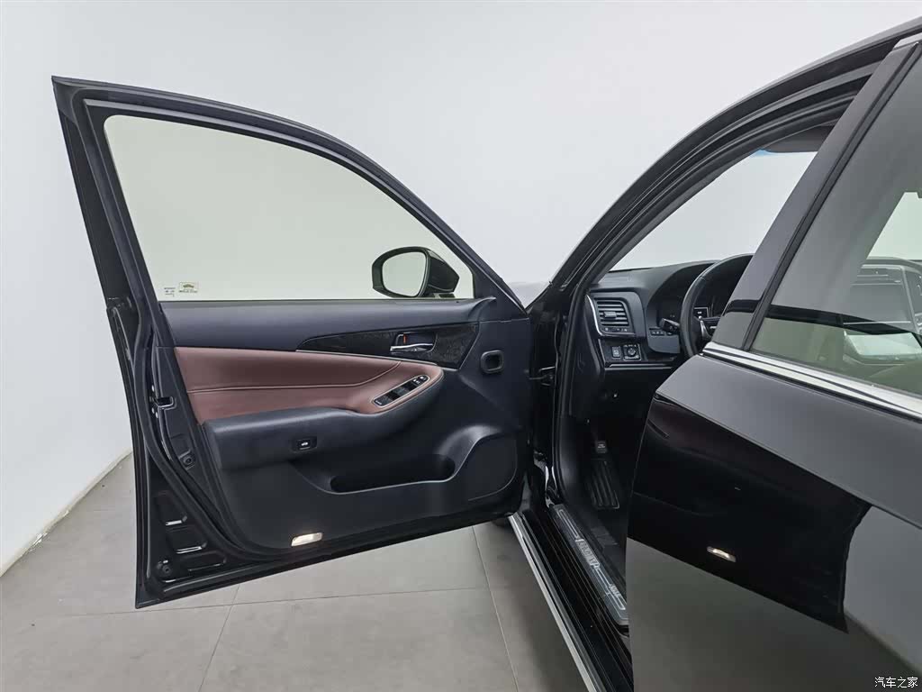 Toyota Crown, 2018 8