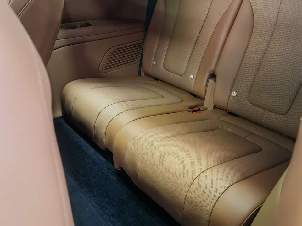 AITO Ask the world M9