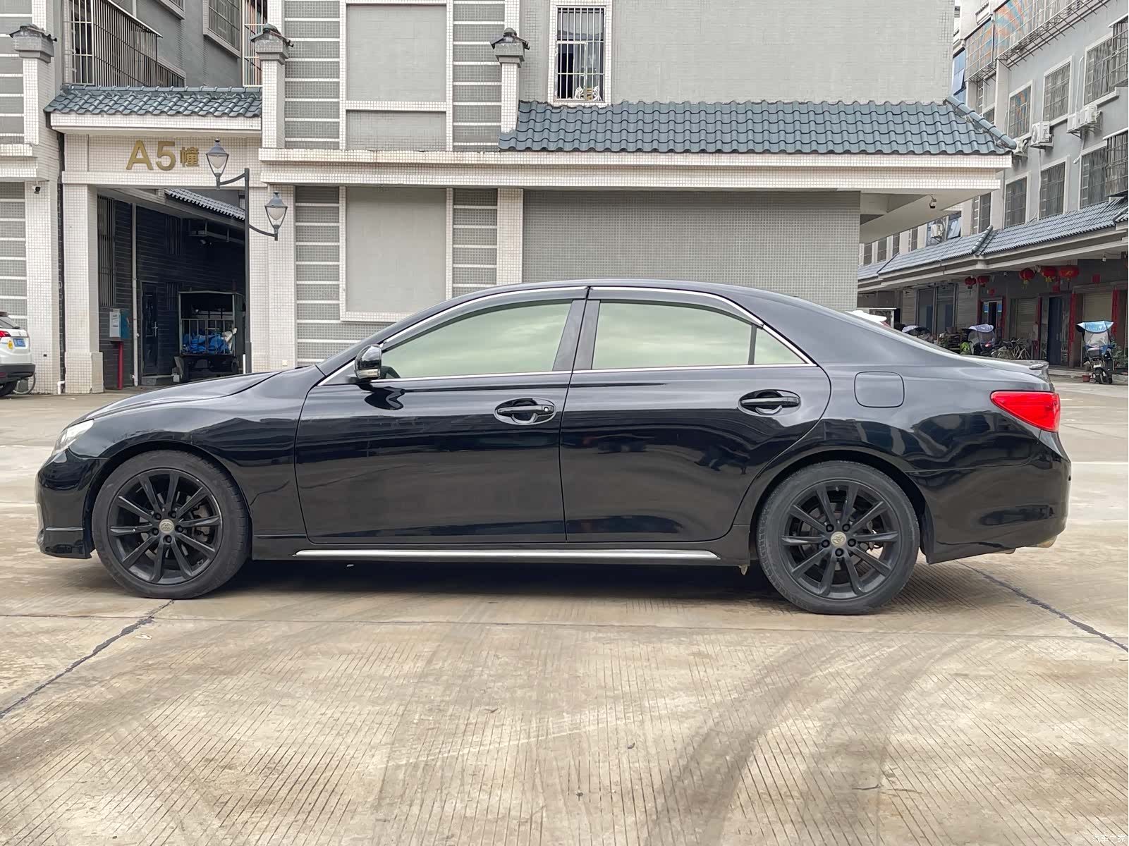 Toyota 2.5V, 2013 4