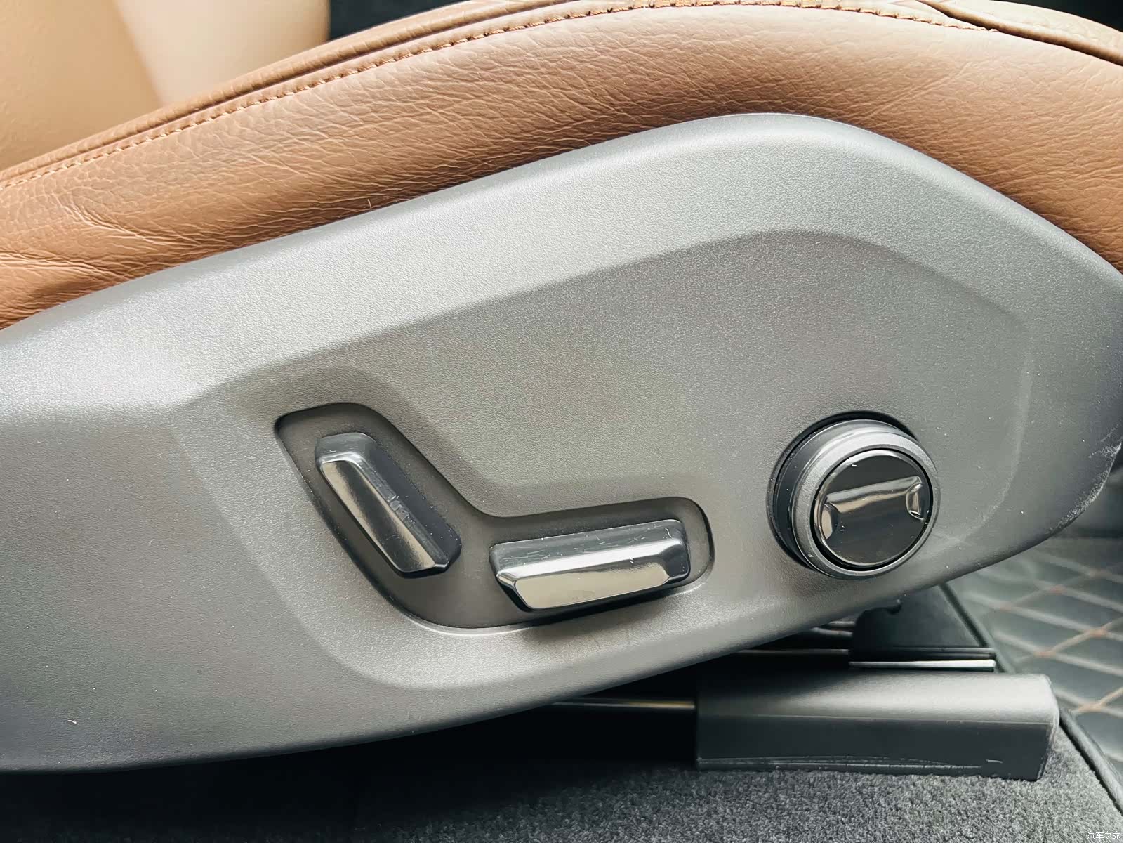 Volvo XC60, 2025 13