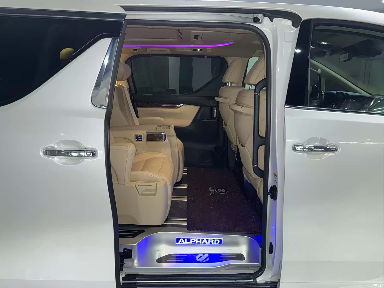 Toyota Alphard, 2023 15