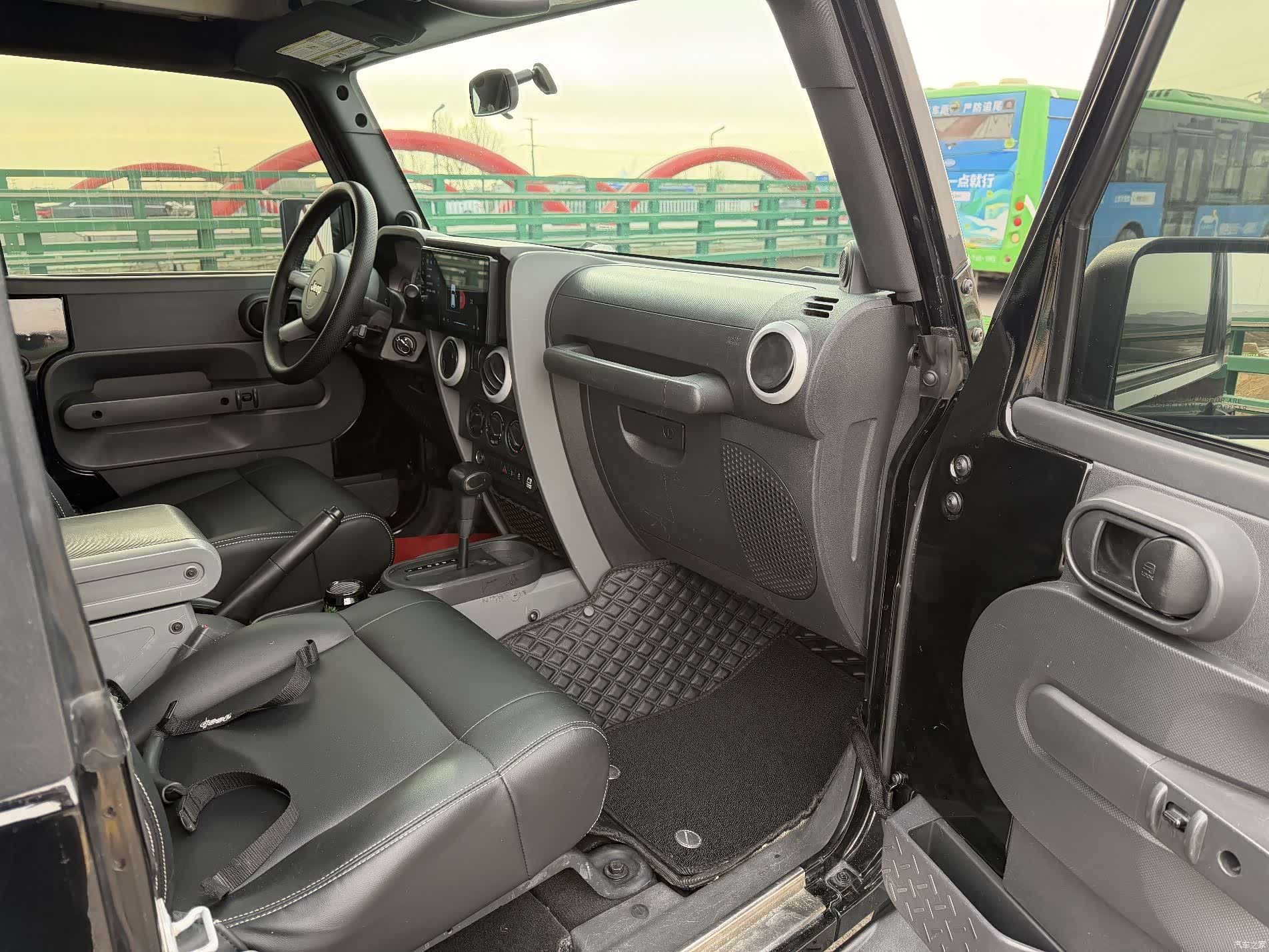 Jeep Wrangler, 2011 10