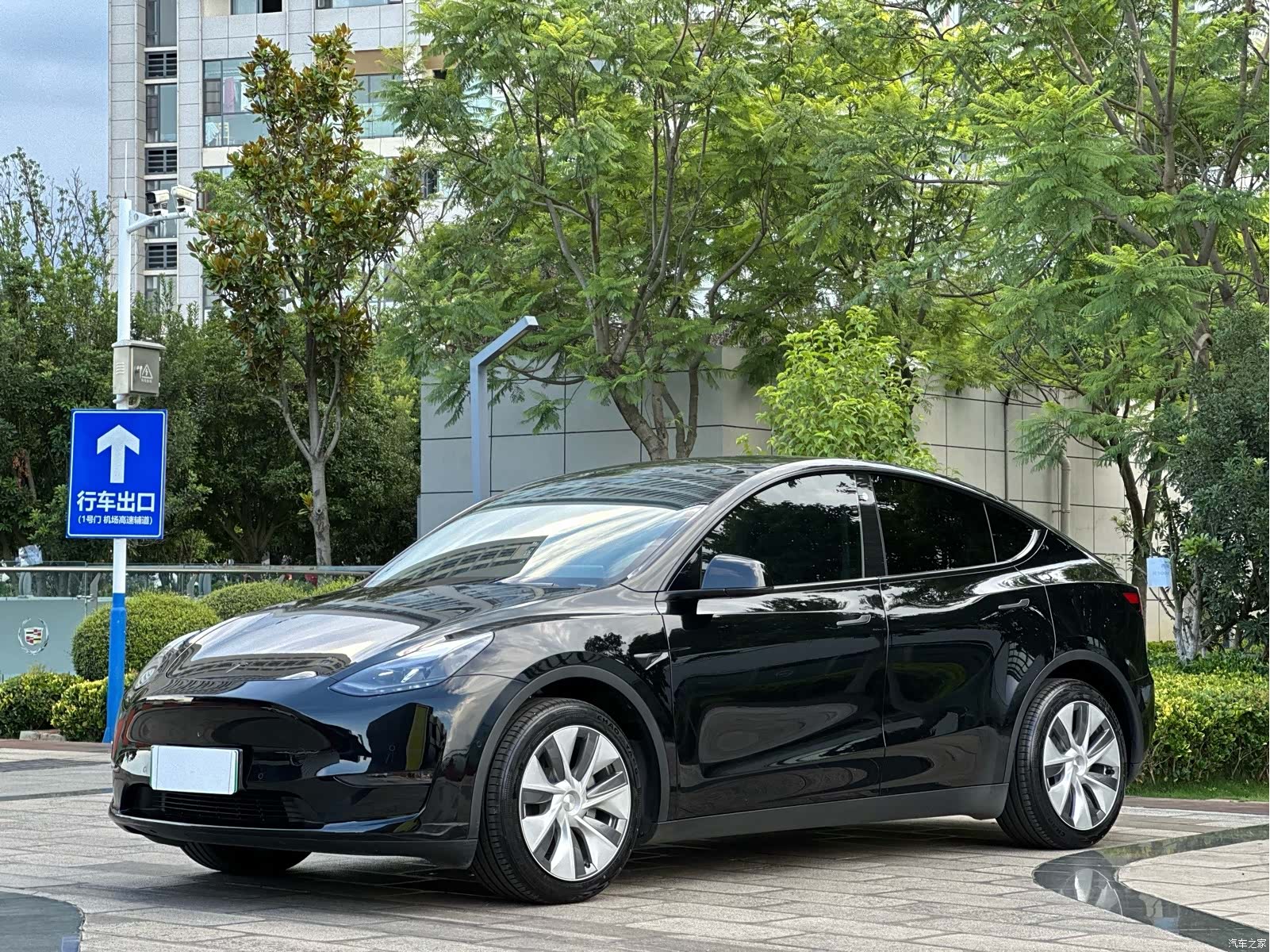 Tesla Model Y, 2022 1