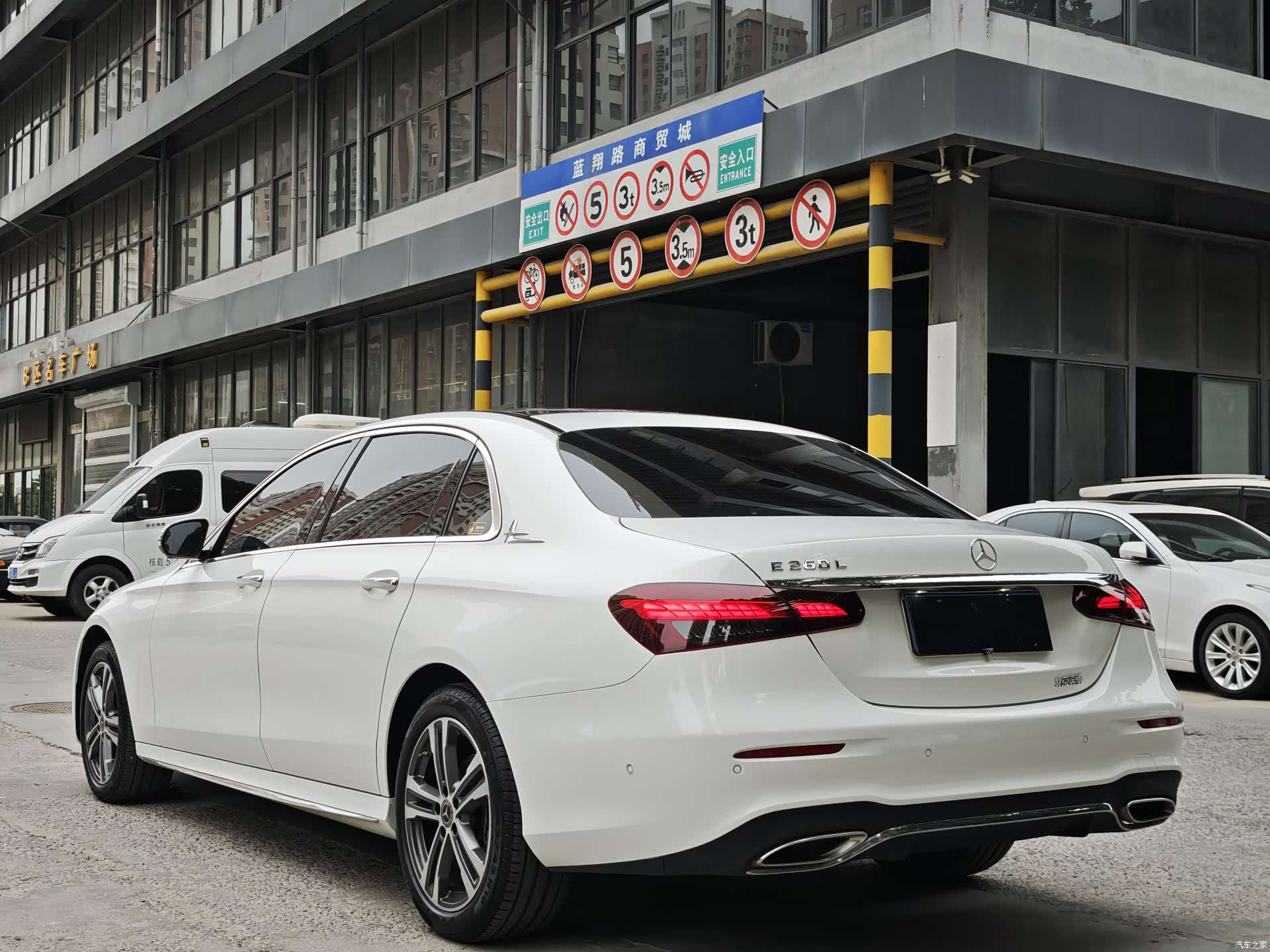 Mercedes-Benz E-Class, 2023 10