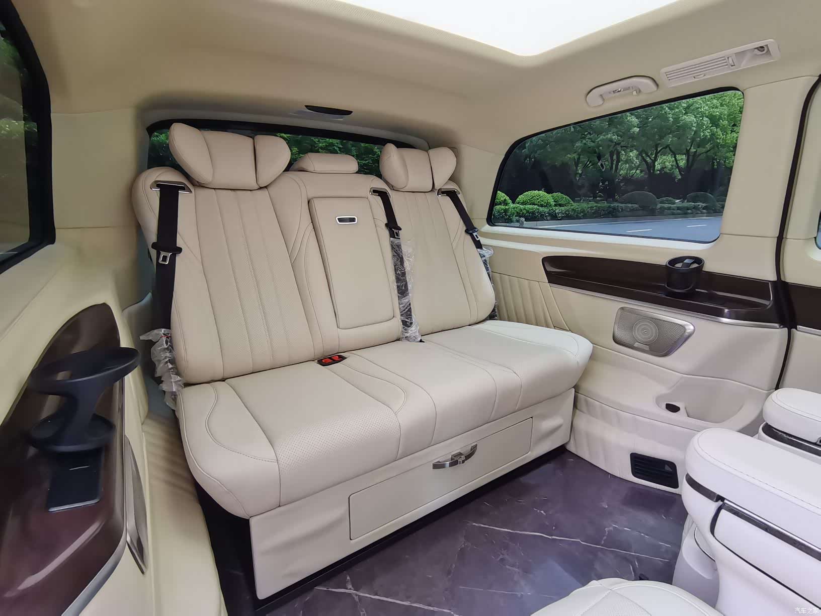 Mercedes-Benz V-Class, 2022 17