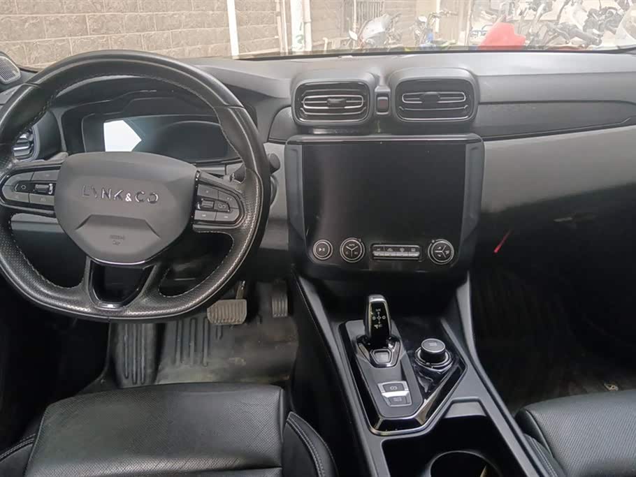 Lynk & Co 03