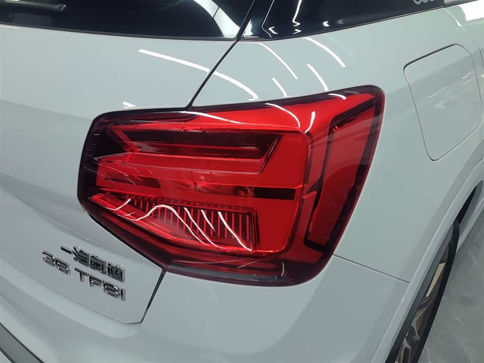 Audi Q2L