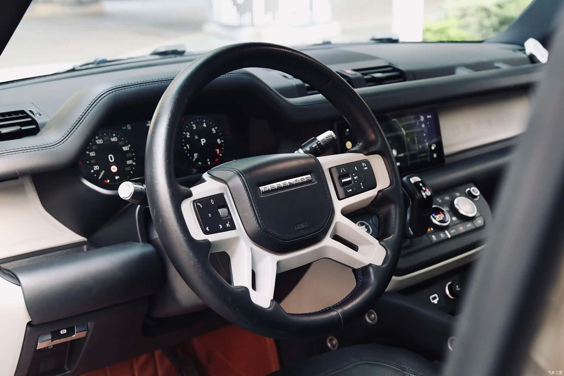 Land Rover Defender, 2021 9