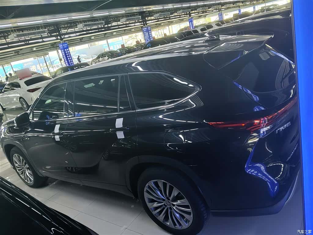 Toyota Highlander, 2022 все фото