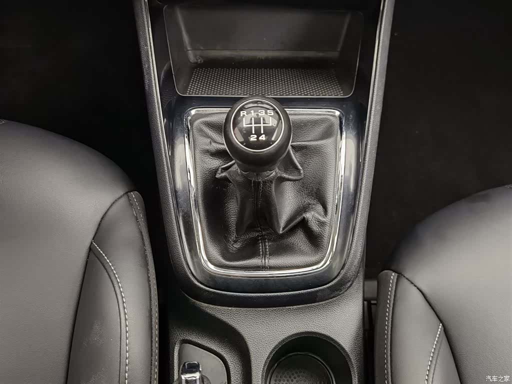 Roewe i5, 2019 13