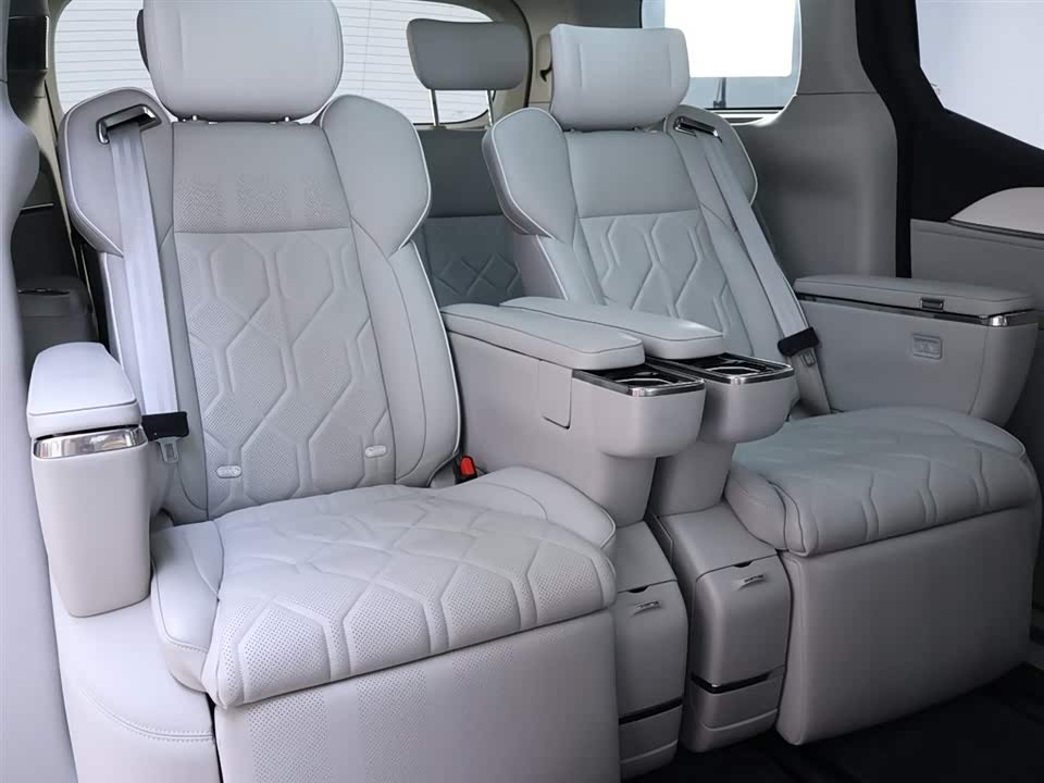 Volvo EM90