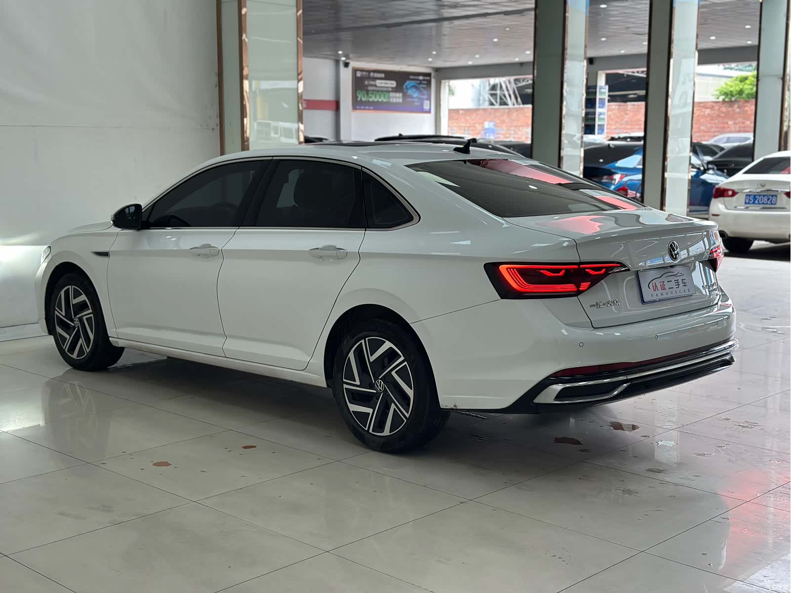 Volkswagen Sagitar, 2023 17