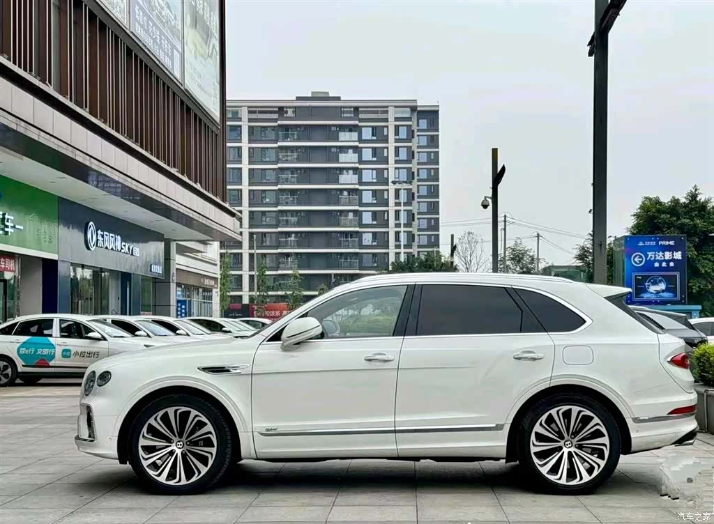 Bentley Bentayga, 2022 3