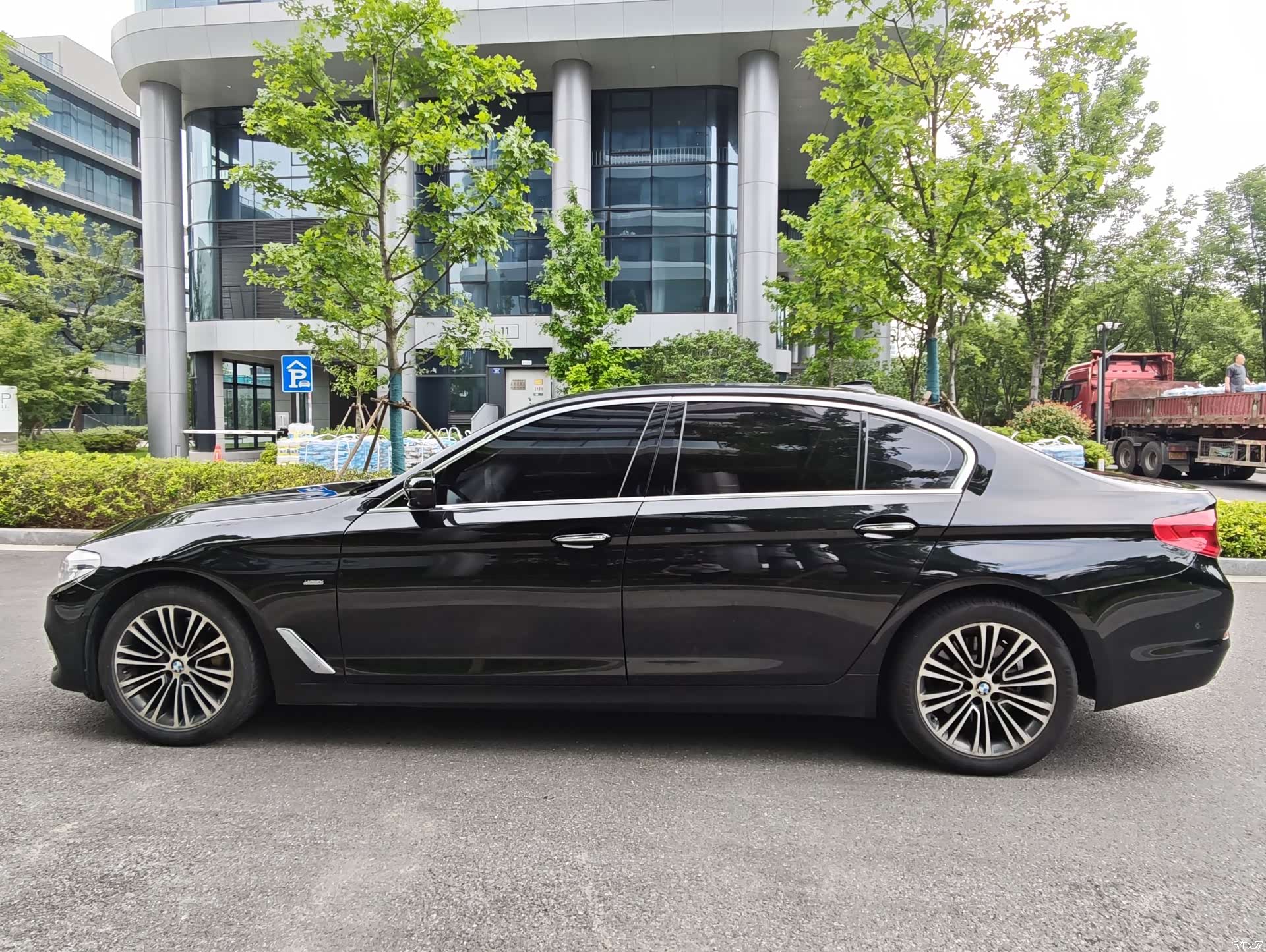 BMW 5 Series, 2018 9