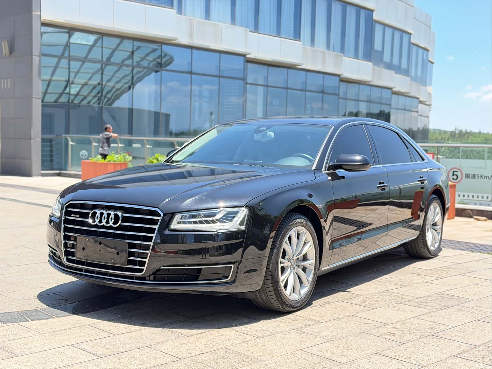 Audi A8L, 2015 1