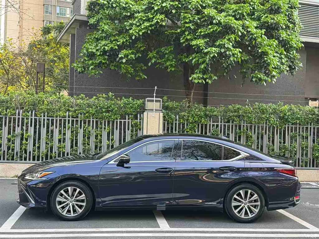 Lexus ES, 2019 3