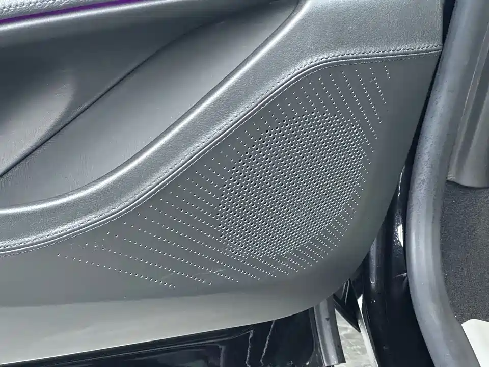 Aston Martin DBX Aston Martin DBX