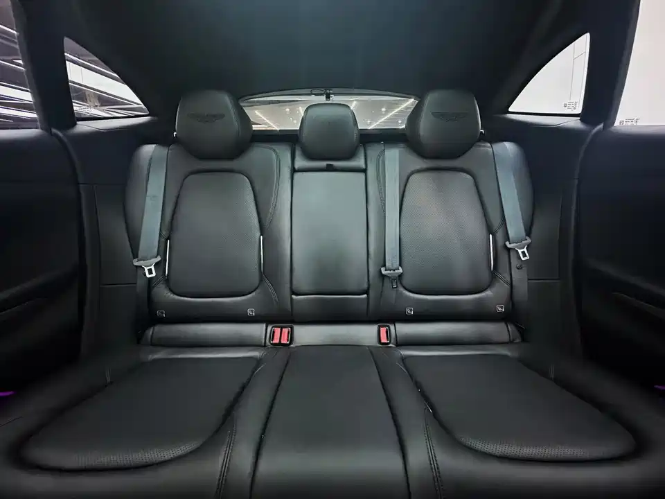 Aston Martin DBX Aston Martin DBX