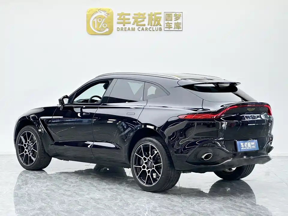 Aston Martin DBX Aston Martin DBX