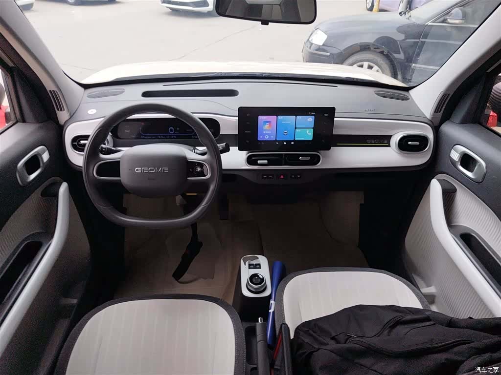 Geely Panda, 2025 10