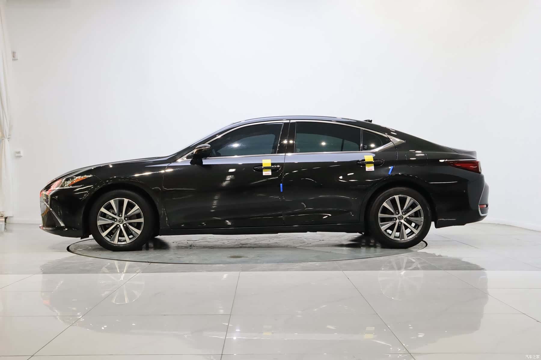Lexus ES, 2019 все фото