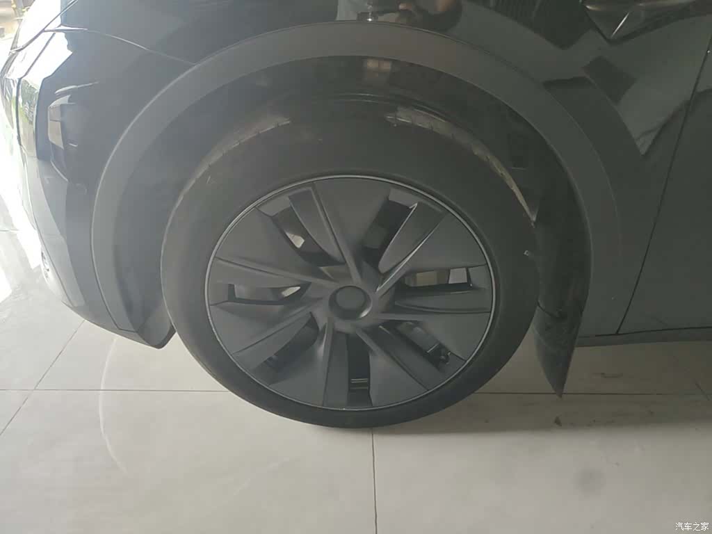Tesla Model Y, 2023 23