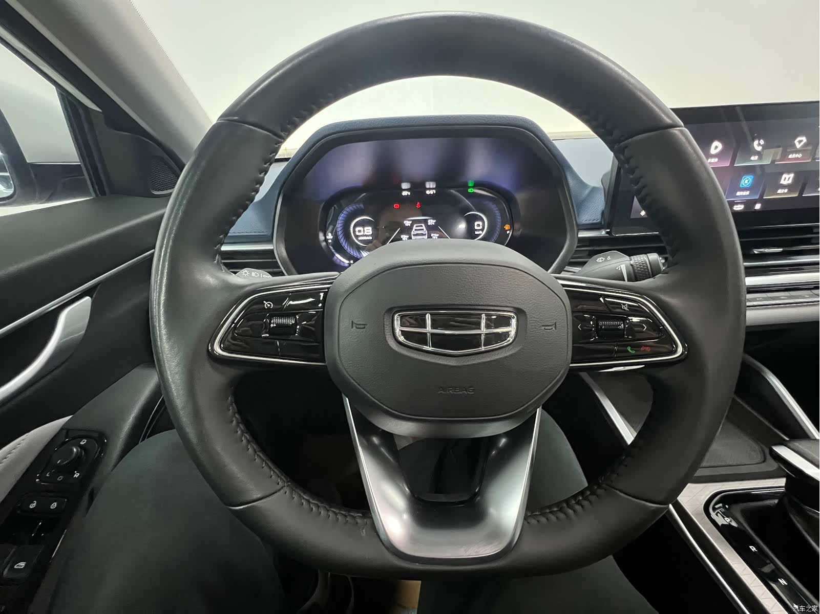 Geely Emgrand, 2022 15