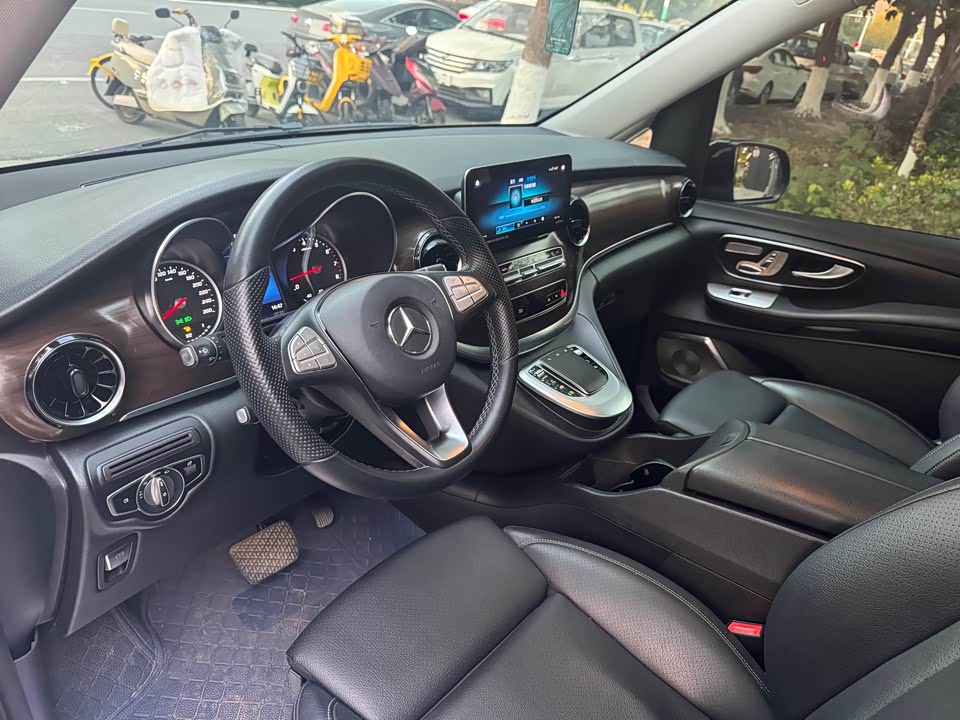 Mercedes-Benz V-class