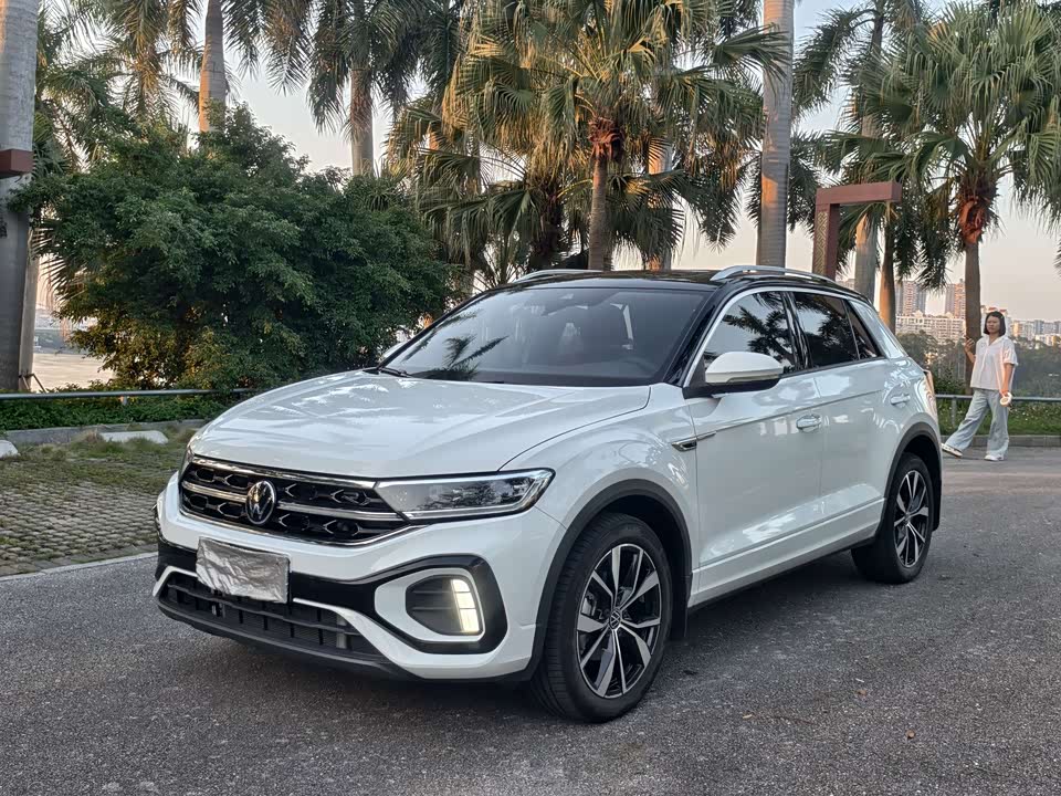 Volkswagen T-ROC exploring Songs