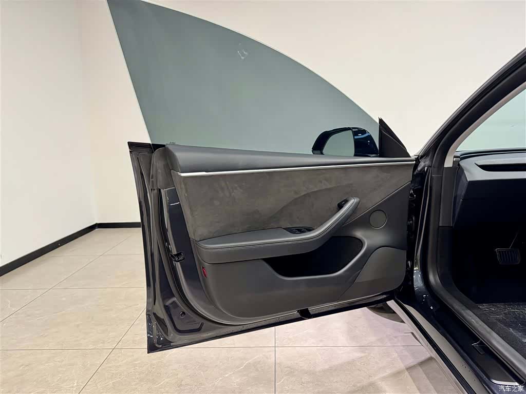 Tesla Model 3, 2024 15