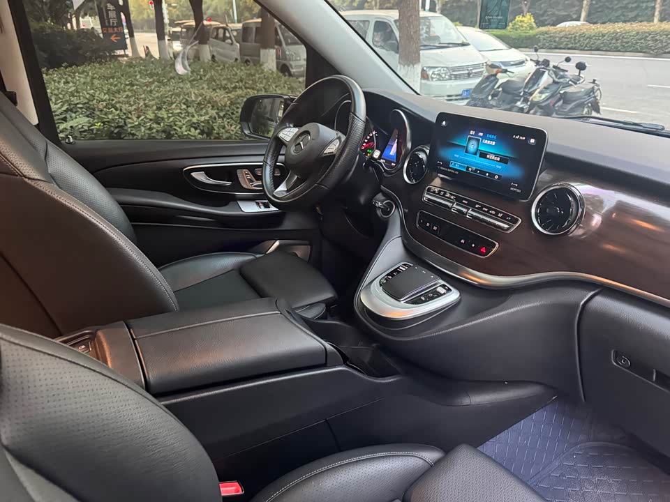 Mercedes-Benz V-class