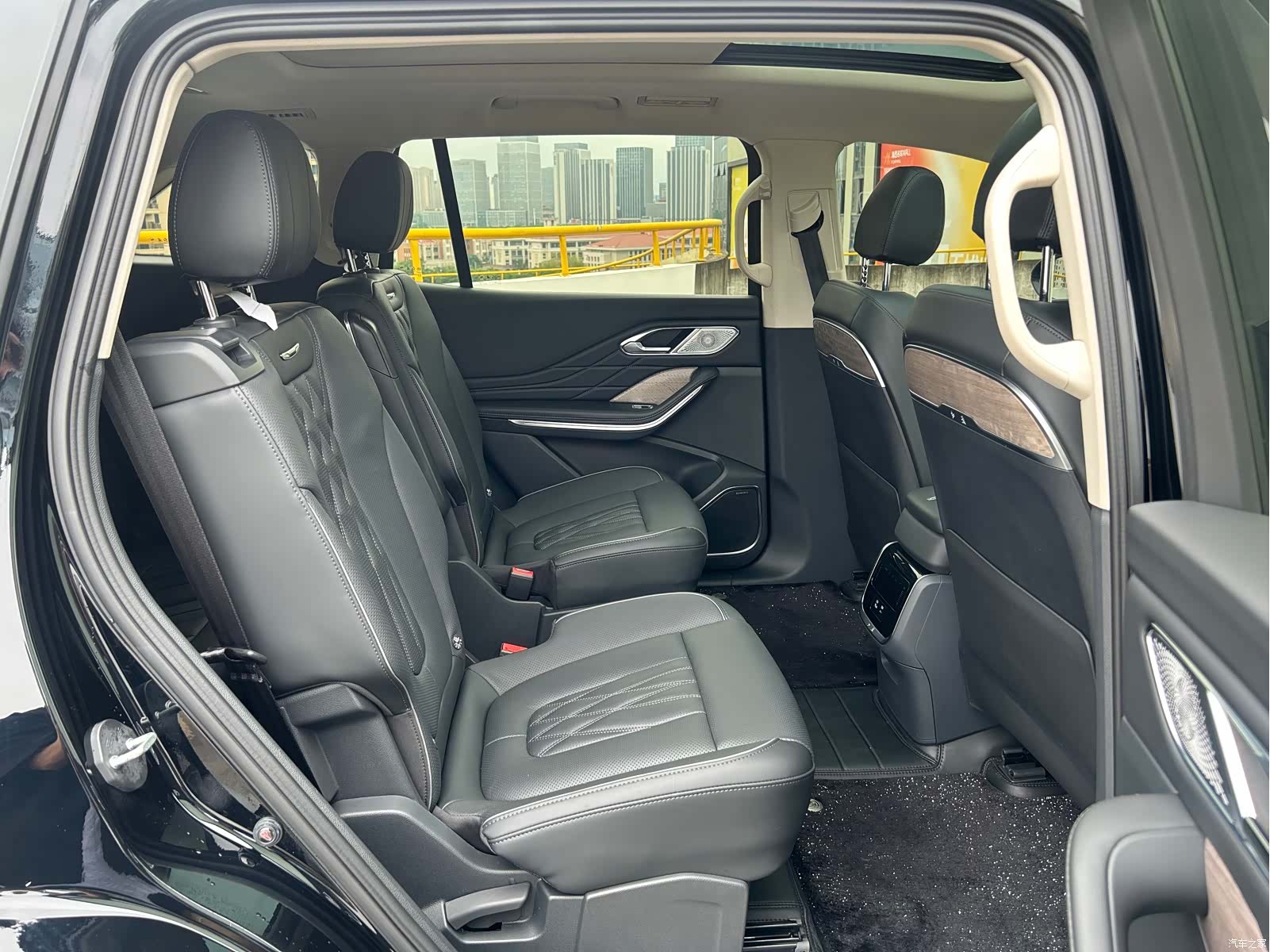 Hongqi HS7, 2024 6