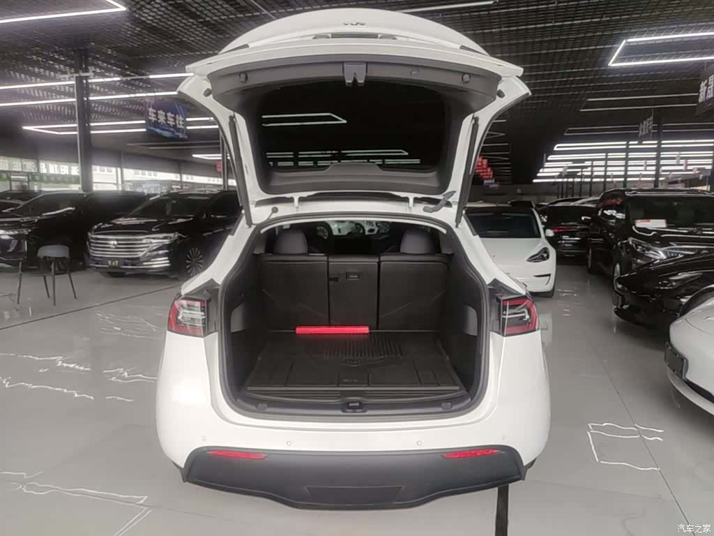 Tesla Model Y, 2023 19