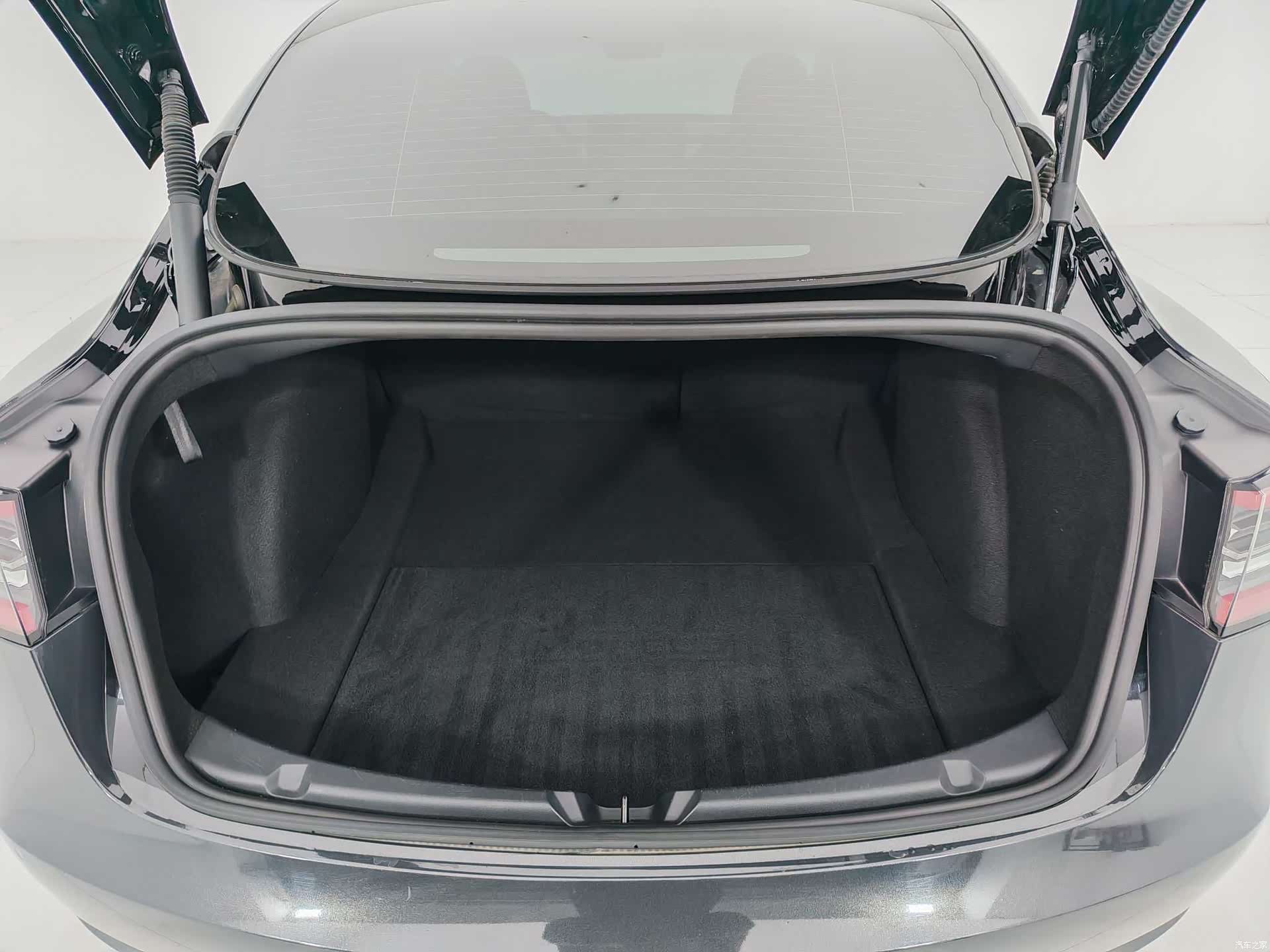 Tesla Model 3, 2023 18