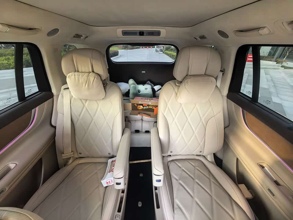 AITO Ask the world M9